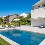 Lägenhet Mara M 4 Heated Pool And Whirpool Omišalj