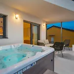 Mara M 4 Heated Pool And Whirpool Lägenhet *