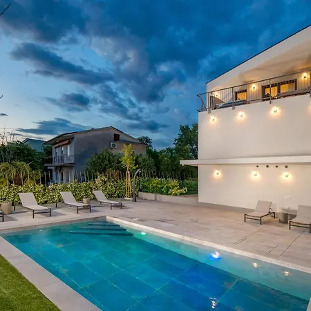 Mara M 4 Heated Pool And Whirpool Appartement Omišalj