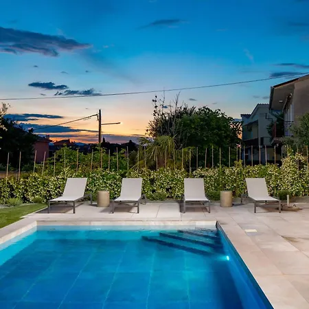 Mara M 4 Heated Pool And Whirpool * Omišalj