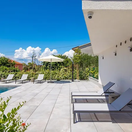 Mara M 4 Heated Pool And Whirpool *