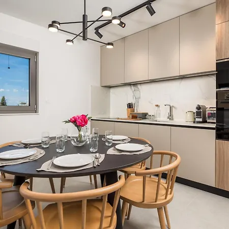 Mara M 4 Heated Pool And Whirpool Omišalj