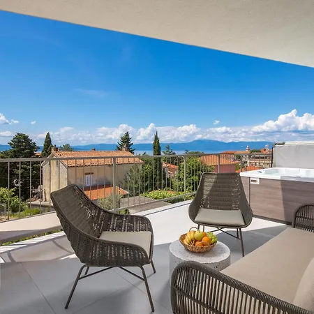 Mara M 4 Heated Pool And Whirpool * Omišalj