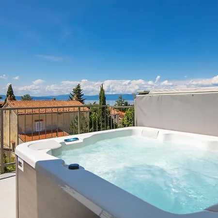 Mara M 4 Heated Pool And Whirpool * Omišalj