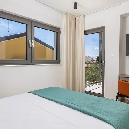 Mara M 4 Heated Pool And Whirpool * Omišalj