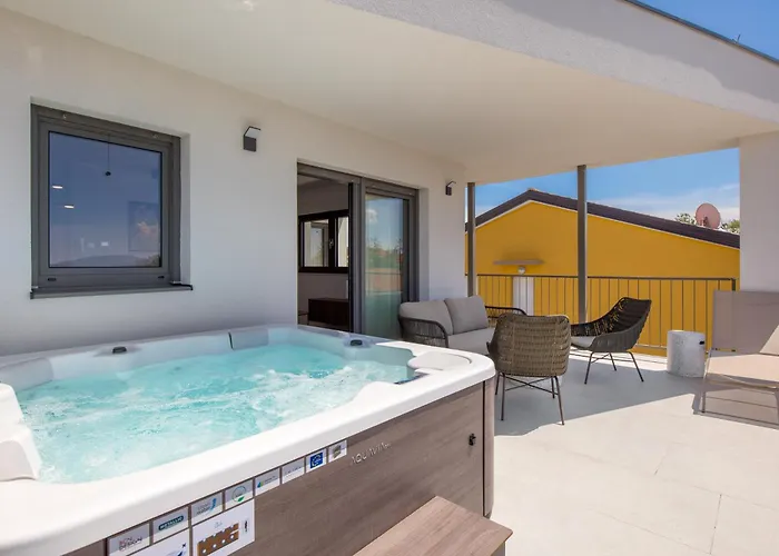 Mara M 4 Heated Pool And Whirpool 오미살즈