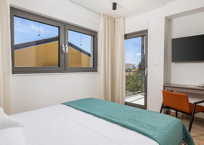 Mara M 4 Heated Pool And Whirpool * Omišalj