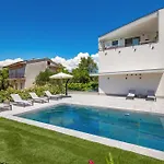 Mara M 4 Heated Pool And Whirpool Appartement Omišalj