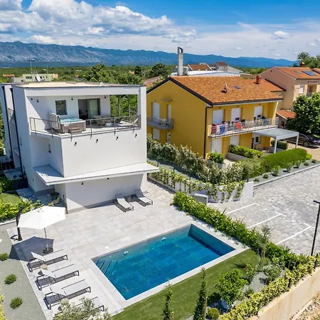 Apartment Mara M 4 Heated Pool And Whirpool Omišalj