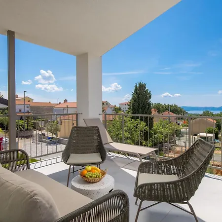 Apartment Mara M 4 Heated Pool And Whirpool Omišalj