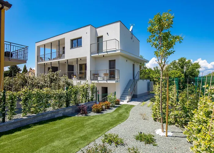 Mara M 4 Heated Pool And Whirpool Omišalj